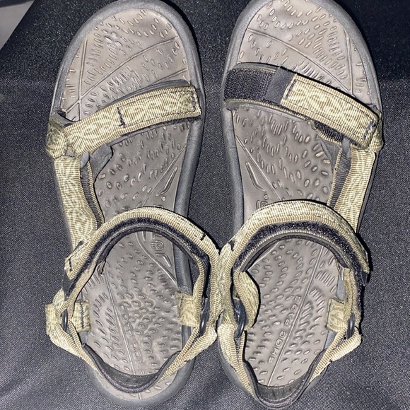 TEVA WO size 7 Black and Olive Green Sandals Hook and Loop closure clean - Picture 8 of 9